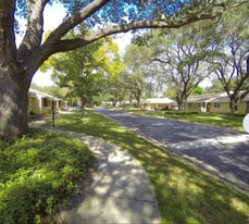1912 Peppermill Dr in Clearwater, FL - Building Photo