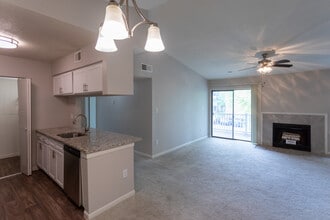 Arbors of Montgomery in Cincinnati, OH - Foto de edificio - Interior Photo