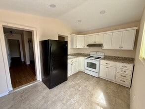 1209 Gateway S Blvd in El Paso, TX - Building Photo - Building Photo