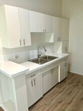 2488 Beachwood Dr-Unit -7 in Los Angeles, CA - Building Photo - Building Photo