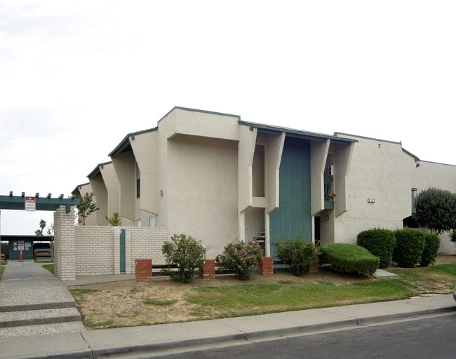 Village West Apartments in Antioch, CA - Building Photo - Building Photo