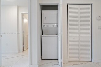 420 SW 7th St, Unit 203 in Miami, FL - Building Photo - Building Photo