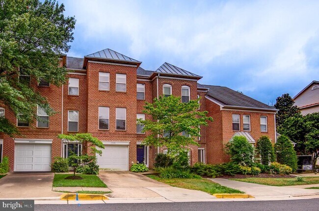 property at 12050 Edgemere Cir