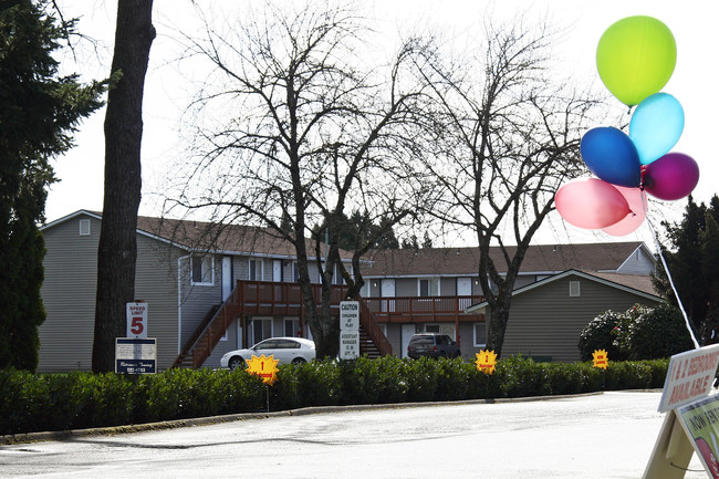 Forest Grove Apartments in Forest Grove, OR - Building Photo - Building Photo