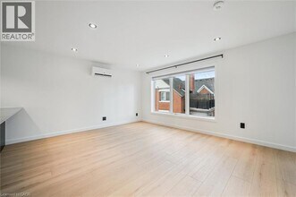 66 Union St E in Waterloo, ON - Building Photo - Building Photo