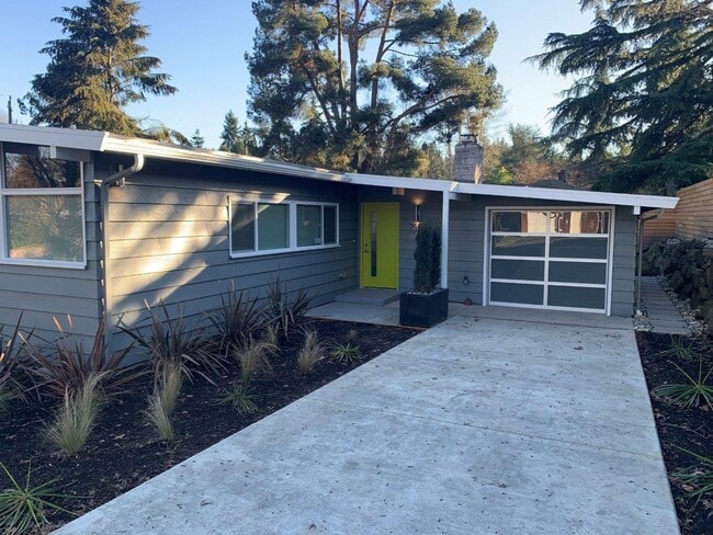 2547 NE 106th Pl in Seattle, WA - Building Photo - Building Photo