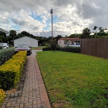 4645 Myrtle Ln in West Palm Beach, FL - Building Photo - Building Photo