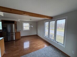 4000 Marlton Cir, Unit 302 in Liverpool, NY - Foto de edificio - Building Photo