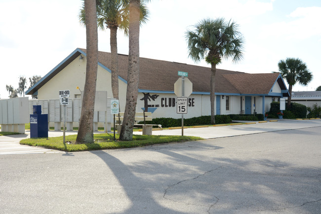 1901 US Highway 17 92 W in Haines City, FL - Foto de edificio - Building Photo