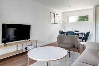 600 Park View Dr in Santa Clara, CA - Building Photo - Building Photo