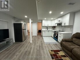 1198 Blueheron Blvd in Mississauga, ON - Building Photo