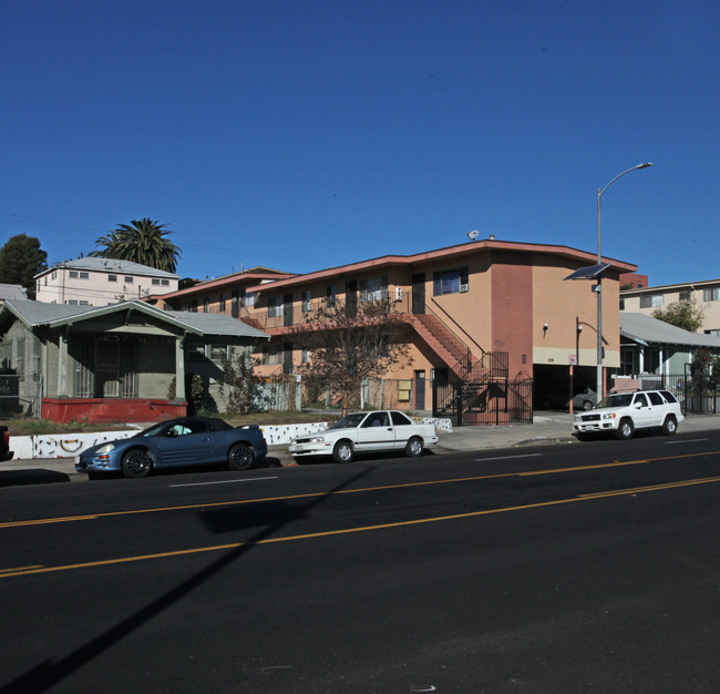 1235 N Virgil Ave in Los Angeles, CA - Building Photo - Building Photo