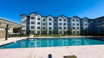 19100 Woodland Hills Dr, Unit B1 in Atascocita, TX - Building Photo