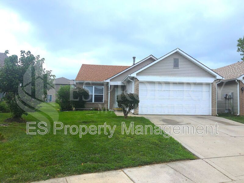 1041 Ebony Cir in Franklin, IN - Building Photo