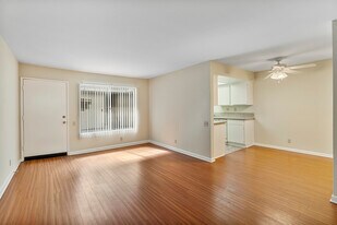 280 West Tujunga in Burbank, CA - Building Photo