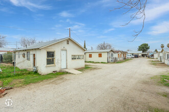 210 Beardsley Ave in Bakersfield, CA - Building Photo - Building Photo