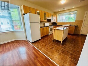 209 Balsam Ave S in Hamilton, ON - Building Photo - Building Photo
