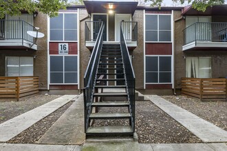 Green Oaks at Medical Apartments in San Antonio, TX - Building Photo - Building Photo