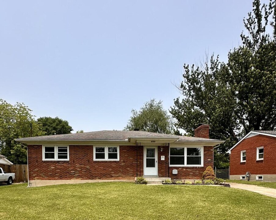 9702 Harned Ave in Louisville, KY - Building Photo