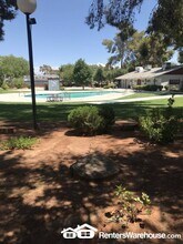 661 Greenbriar Townhouse Way in Las Vegas, NV - Building Photo - Building Photo