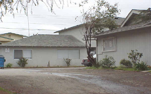 221 Maryknoll Dr in Colton, CA - Foto de edificio