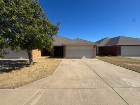 802 N Englewood Ave in Lubbock, TX - Building Photo