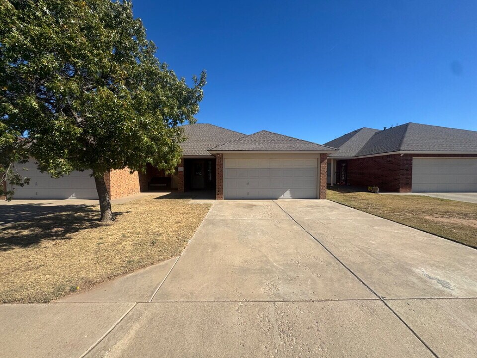 802 N Englewood Ave in Lubbock, TX - Building Photo