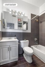 558 Driggs Ave in Brooklyn, NY - Foto de edificio - Building Photo