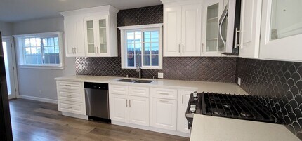 22509 Clarendon St in Los Angeles, CA - Building Photo - Building Photo