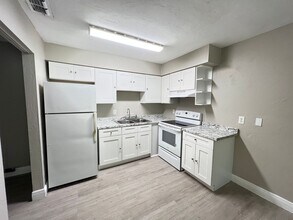 2055 NW 43rd St in Ocala, FL - Building Photo - Building Photo