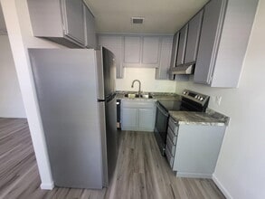 82075 Country Club Dr in Indio, CA - Building Photo - Building Photo