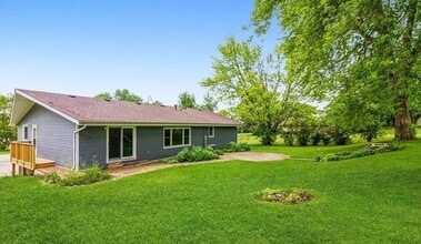 8690 Olson Rd in Belvidere, IL - Building Photo - Building Photo