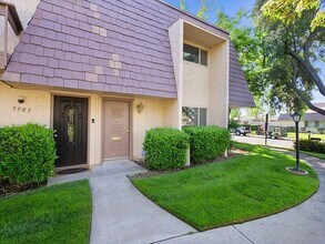 5901 Casa Alegre in Carmichael, CA - Building Photo - Building Photo