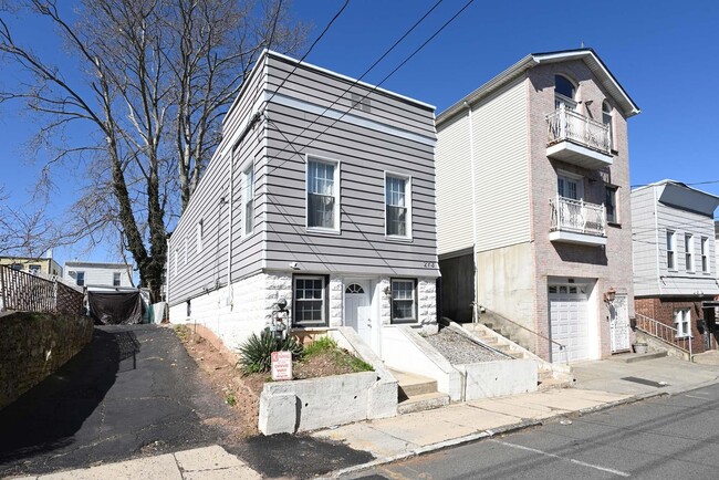 273 Winfield Ave in Jersey City, NJ - Foto de edificio - Building Photo