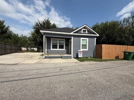 1 Canal Ct in Houston, TX - Building Photo