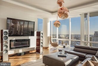 300 International Drive in Baltimore, MD - Building Photo - Building Photo