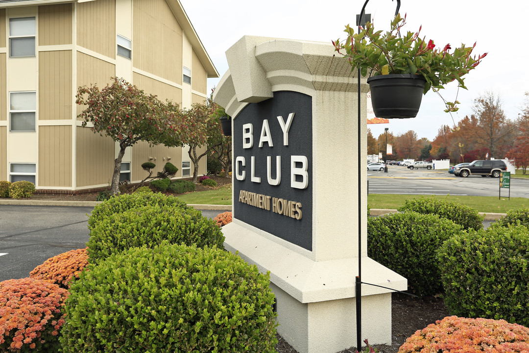 Bay Club Apartments in Willowick, OH - Foto de edificio