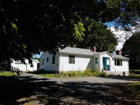 53 Dummerston Station Rd in Putney, VT - Building Photo