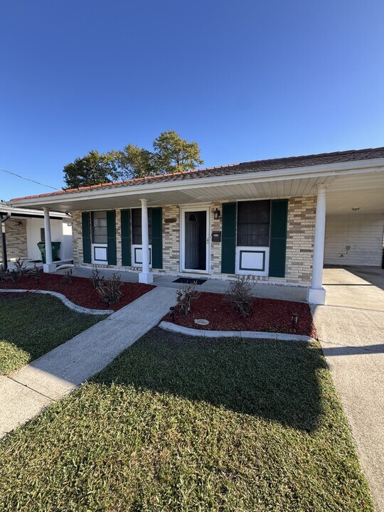 1801 Carnation Ave in Metairie, LA - Building Photo