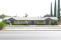 451-475 W Shaw Ave in Fresno, CA - Foto de edificio - Building Photo