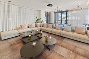 121 NE 5th St in Miami, FL - Building Photo