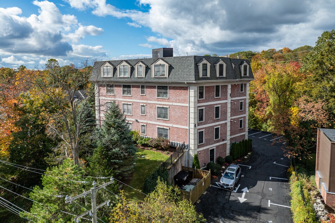 21 Seir Hill Rd in Norwalk, CT - Building Photo