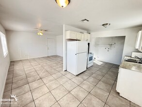 400 Duchess Ave in North Las Vegas, NV - Building Photo - Building Photo