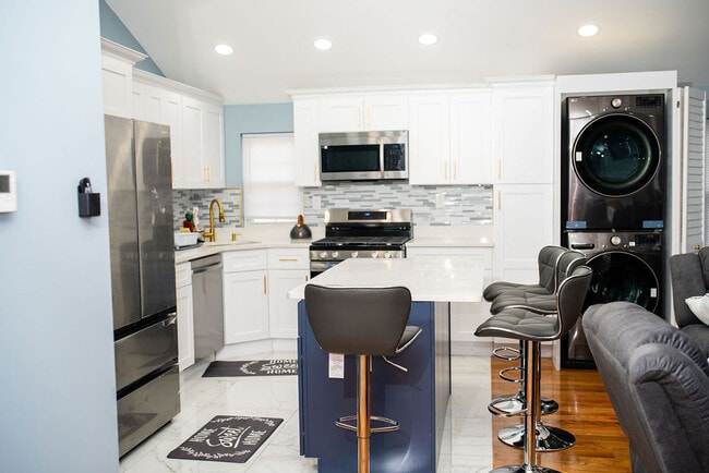 14420 181st Pl, Unit Cozy Apartment near JFK in Saint Albans, NY - Building Photo - Building Photo