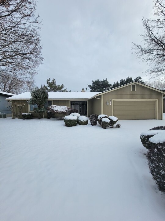 522 N Louisiana St in Kennewick, WA - Building Photo