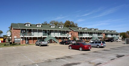 Versailles in Denton, TX - Building Photo - Building Photo