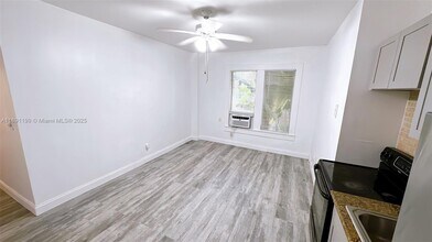 842 Meridian Ave in Miami Beach, FL - Building Photo - Building Photo