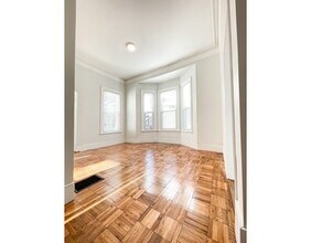 30 Woodbine St-Unit -1 in Boston, MA - Foto de edificio - Building Photo