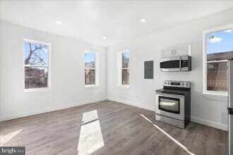 6940 Woodland Ave in Philadelphia, PA - Building Photo - Building Photo
