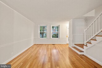 2851 S Buchanan St in Arlington, VA - Building Photo - Building Photo